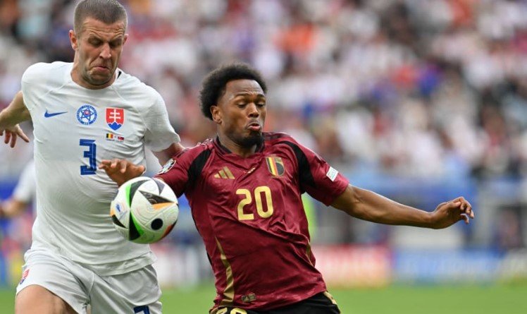  Teknologjia në futboll, çipi i vendosur në top tregoi prekjen me dorë të Openda-s