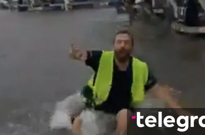  Pas përmbytjeve në aeroportin e Majorkës, dikush gjeti kohë edhe për argëtim