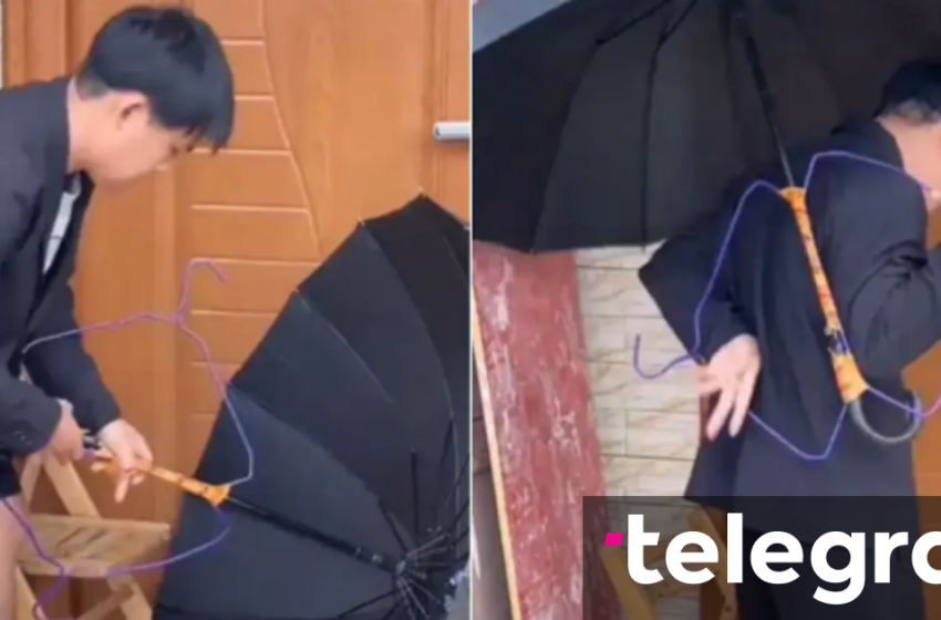  Bëhet virale ideja e indianit që e shndërron ombrellën e tij në një çantë shpine të improvizuar për t’u mbrojtur nga shiu