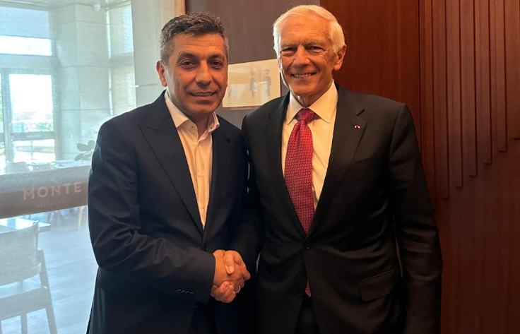  Mexhiti takon gjeneralin Clark