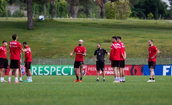  Silvinjo, provon dy variante në stërvitjen e fundit para takimit me Spanjën