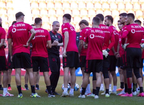  “Kuqezinjët” arrijnë në kampin bazë, Silvinjo lë në pushim futbollistët