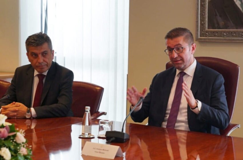  Mickoski: Është e paligjshme të ketë zëvendëskryeministër të parë, por në koalicion kemi marrëveshje “xhentëllmenësh” që të jetë Izet Mexhiti
