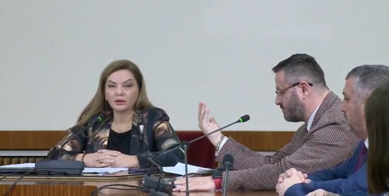  “Mos më trego guximin mua”, Ndreca debate me Vokshin te ‘Shëndetësia’: Morali yt nuk është…