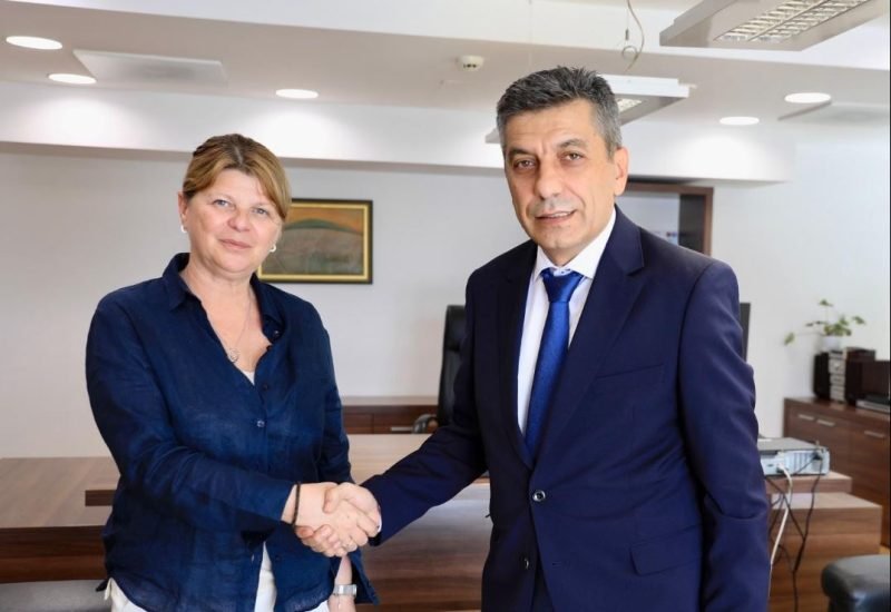  Izet Mexhiti mer detyrën si ministër i Mjedisit Jetësor dhe Planifikimit Hapësinor