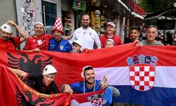  Serbët pyetën Chat GTP se kë duhet të mbështesin në ndeshjen Kroaci-Shqipëri