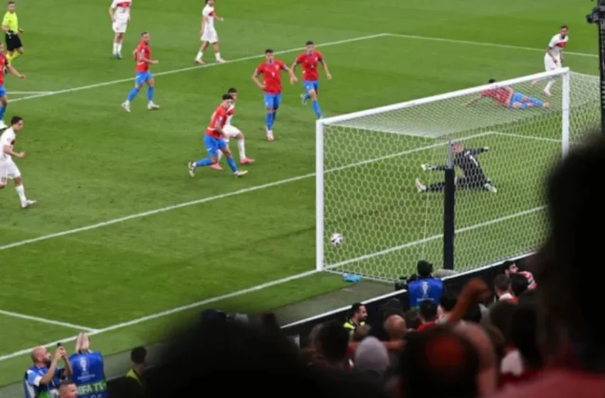  VIDEO/ Turqia ia del me vuajtje, fiton në fund përballë Çekisë dhe arrin në 1/8-at