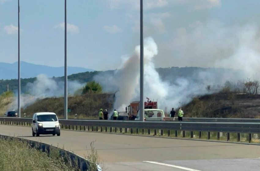  Digjet një veturë në autostradë, pamje