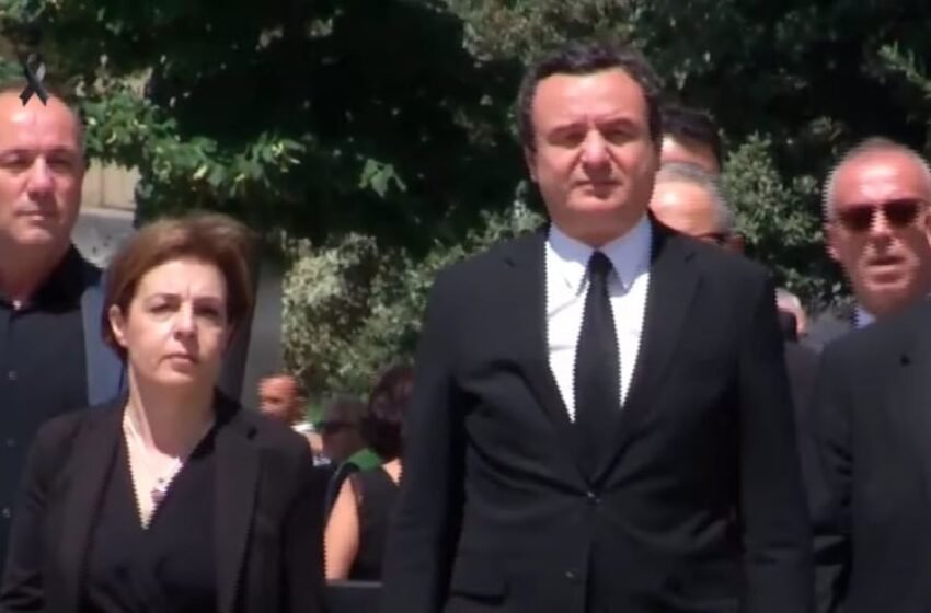  Kurti shkon në Tiranë, bën homazhe para arkivolit të Ismail Kadaresë