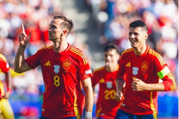  Spanja me përmbysje deri te sfida me Gjermaninë në çerekfinale