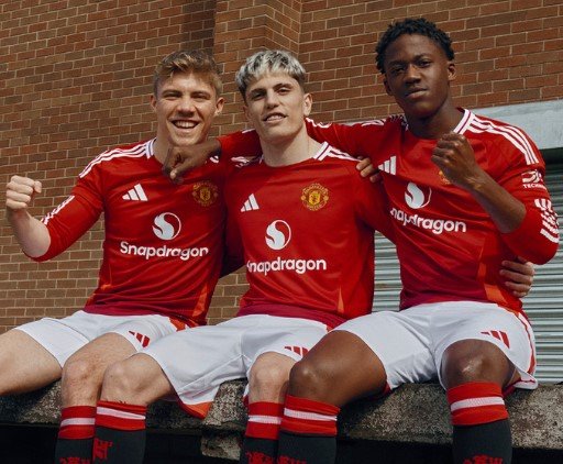  Mançester Junajtedi zbulon fanellat e sezonit të ri