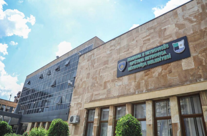  Ky është zyrtari komunal i arrestuar në flagrancë në Mitrovicë, dyshohet se mori 200 euro ryshfet