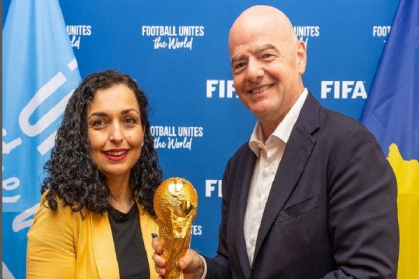  Infantino takon Vjosa Osmanin: Ishte privilegj, folëm për futbollin e Kosovës