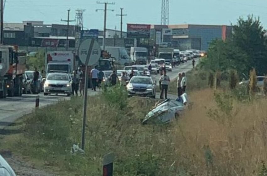  “Po përcjellte veturën që po transportohej një viktimë që dyshohet se është vetëvrarë”- aksidenti në Gjakovë, policia jep detaje