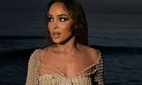  Adelina tregon asetet gjatë xhirimeve të klipit të ri