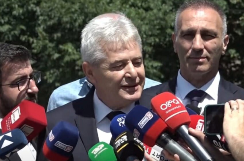  Ali Ahmeti: Proza e Ismail Kadaresë shkëlqeu në skenën vendore dhe atë botërore