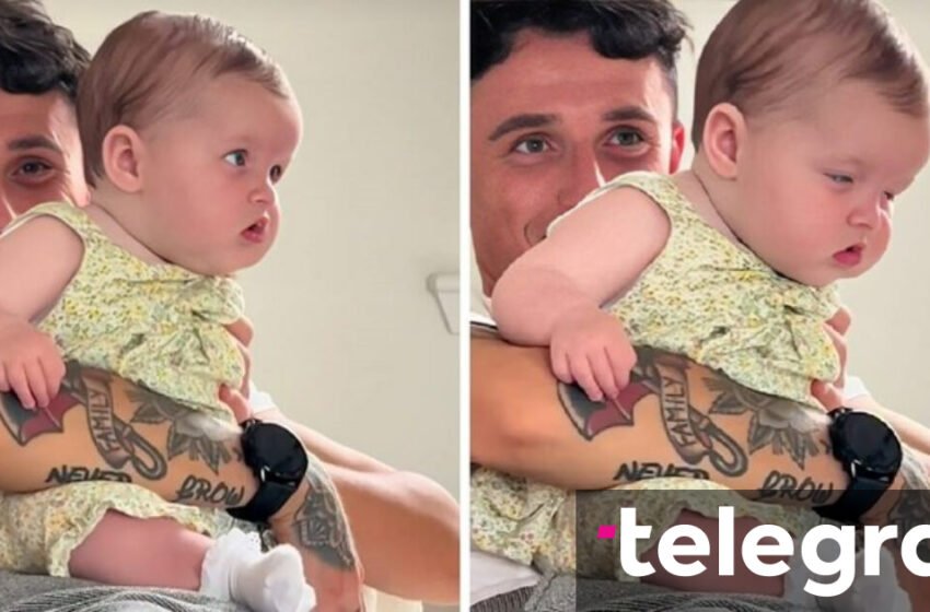  Vogëlushja përpiqet të rrijë zgjuar për të parë filmin vizatimor – momenti bëri mijëra njerëz të qeshin