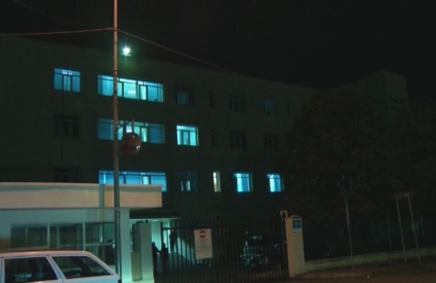  I vuri flakën vetes dhe u hodh nga ballkoni, vdes 49-vjeçarja