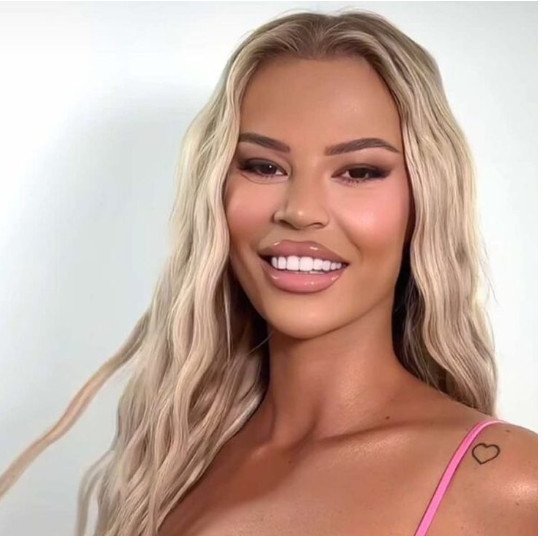  Santiana bëhet si binjake me Luana Vjollcën