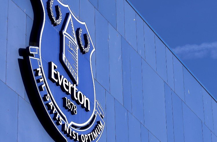  Biznismeni amerikan gati të blejë aksionet e Evertonit