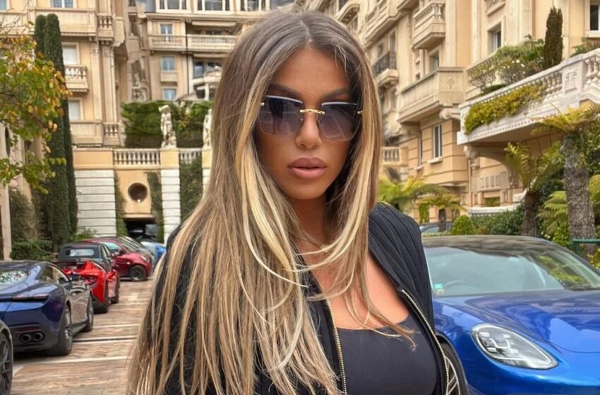  Adelina Tahiri e mbulon gjoksin me sytjena me diamante