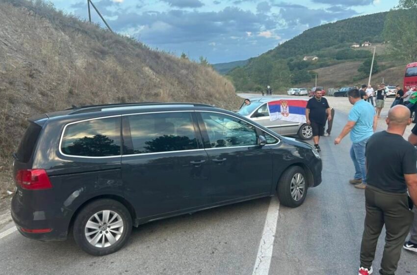  Bllokohet rruga në afërsi të pikës kufitare në Merdarë