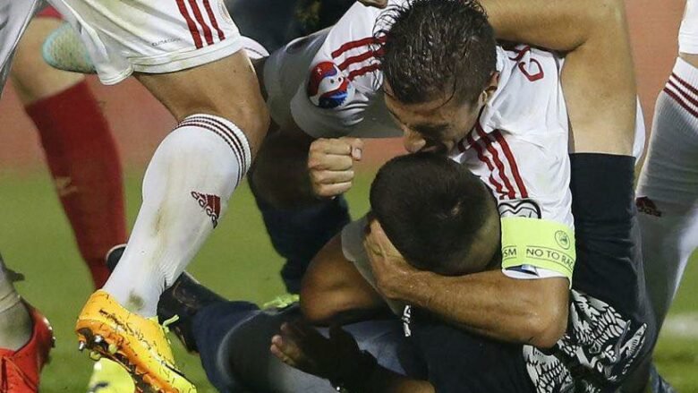  Tifozët Kuq e Zi kundër organizimit të Evropianit U21 nga Shqipëria e Serbia