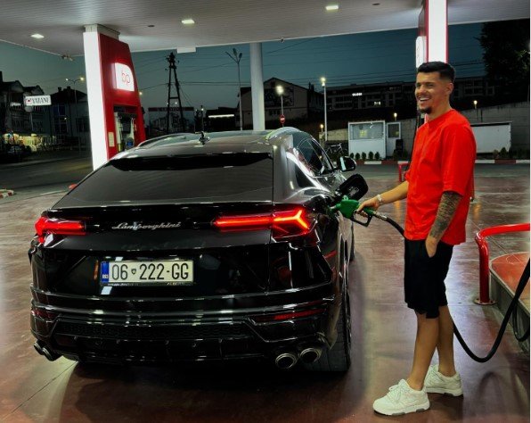  “Jeta është e bukur”, i dhuron vetës një “Lamborghini”