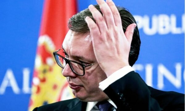  Vuçiq i ankohet ambasadorit rus për Kosovën