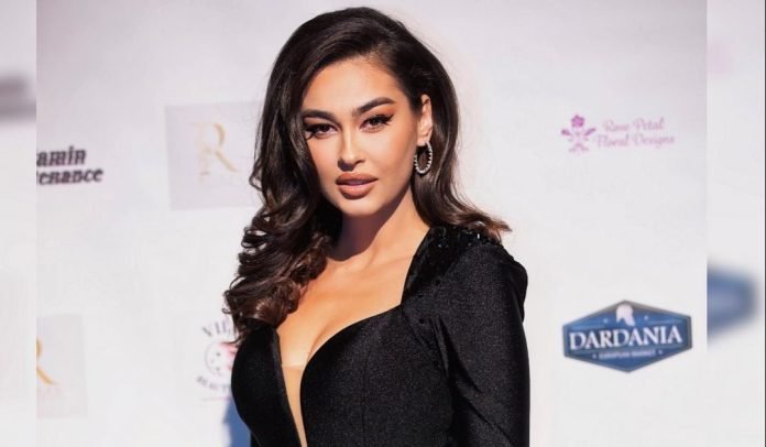  Adrola Dushi publikon momente në krahët e Capital T