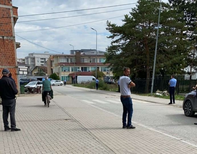  Gjuajtje me armë zjarri në afërsi të një shkolle në Klinë, arrestohet i dyshuari