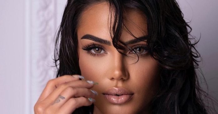  Morena Taraku e “rrethuar” me lule