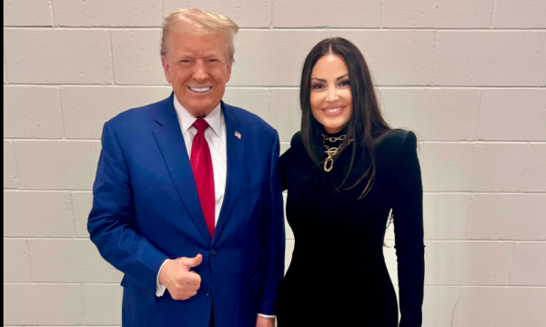 Bleona Qerreti bën fushatë për Trump, publikon fotografi me të dhe paralajmëron një tubim