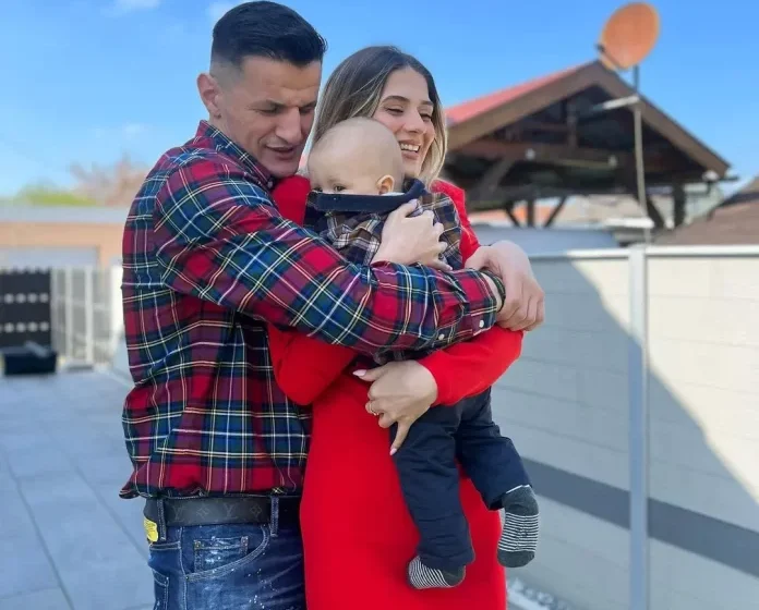  Marigona Krasniqi ndanë momente të lumtura me foshnjë në dorë