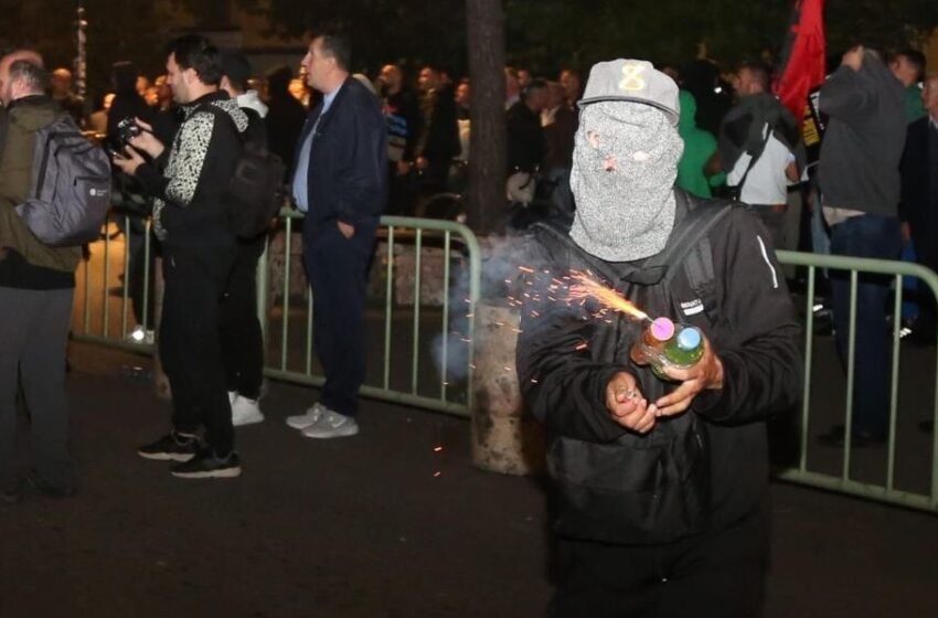  Dhuna në protestën e opozitës, nisin shoqërimet nga policia