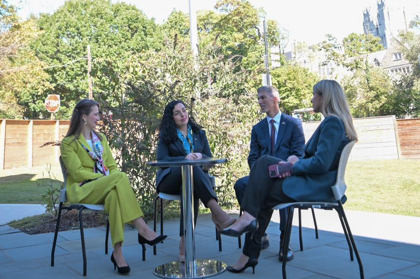  Çfarë mesazhesh po dërgon Osmani? Publikon foto nga ambasada e SHBA’së në Kosovë