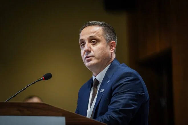  Selmanaj ironizon me VV-në: Unë votoj, ti voton, Dejona vendos