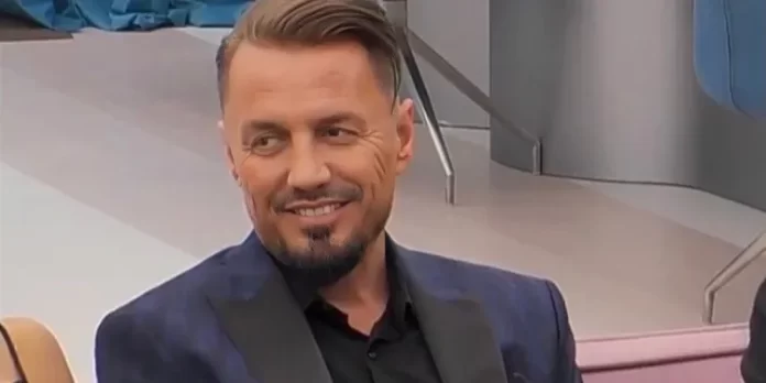  Kush është bukuroshja që po shihet në krahët e Bleros