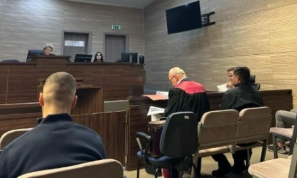  Tre ekspertët e IML-së tregojnë shkaqet që sollën vdekjen e të miturës – babai kishte vërejtje në punën e tyre