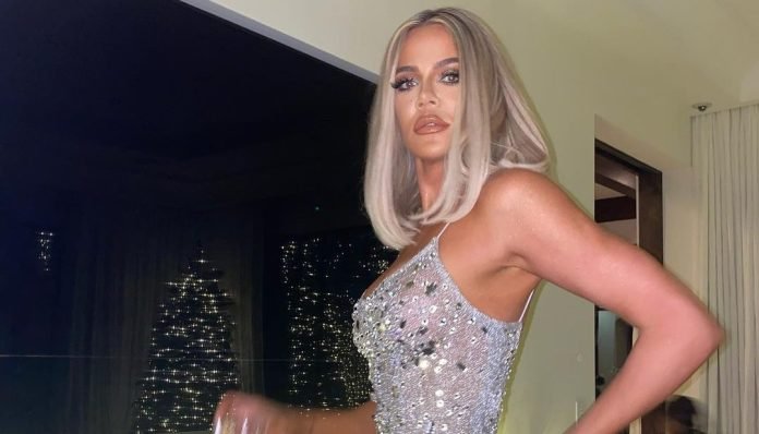 Fansat e Khloe Kardashian mahniten nga barku i saj tejet i tonifikuar, në setin e fundit fotografik