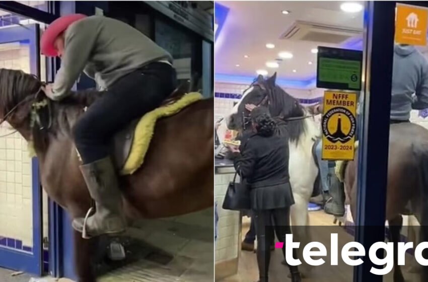  Klientët mbetën të habitur pasi dy burra të hipur mbi kuaj u futën në një dyqan në Uells