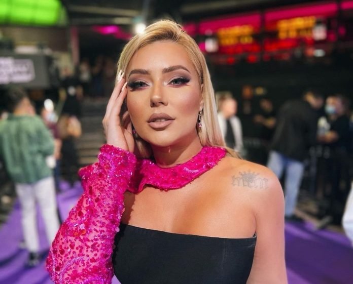  Ronela Hajati paralajmëron fansat për një surprizë të dielën