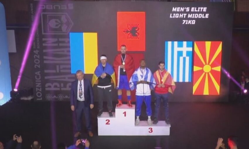  Flamuri shqiptar valëvitet në Kampionatin ballkanik të boksit në Serbi