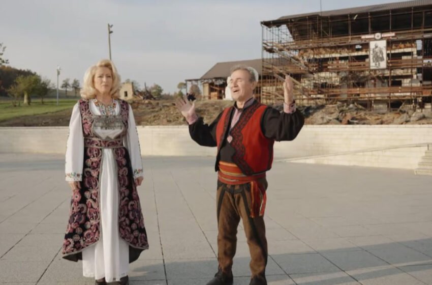 Shkurte Fejza dhe Shaqir Cërvadiku për festat e nëntorit sjellin këngën “O flamur”