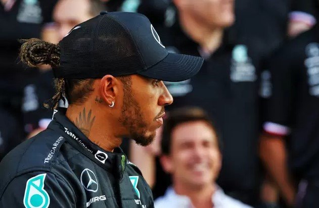  Luis Hamilton tregon se kur do të drejtojë makinën e Ferrarit