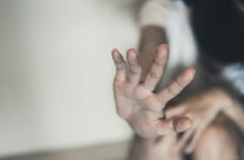  Ngacmoi seksualisht dy nxënëset e mitura, gjykata la në burg mësuesin, avokati ia hedh fajoin alkolit: Pasi mbaronte mësimin…