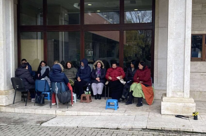  Punëtoret teknike të Kuvendit në protestë, Azemi: Greva vazhdon, zgjidhje presim deri pasnesër