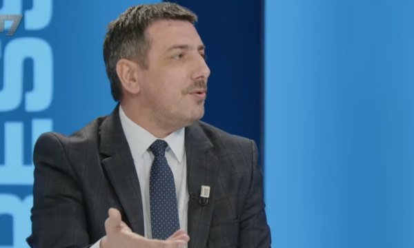  Syla për Kurtin: N’bark t’thatë nuk t’vyn as municioni, as dronët – kqyrke me dylbi, mu dok që po ia bon një ‘diss’ Prindonit