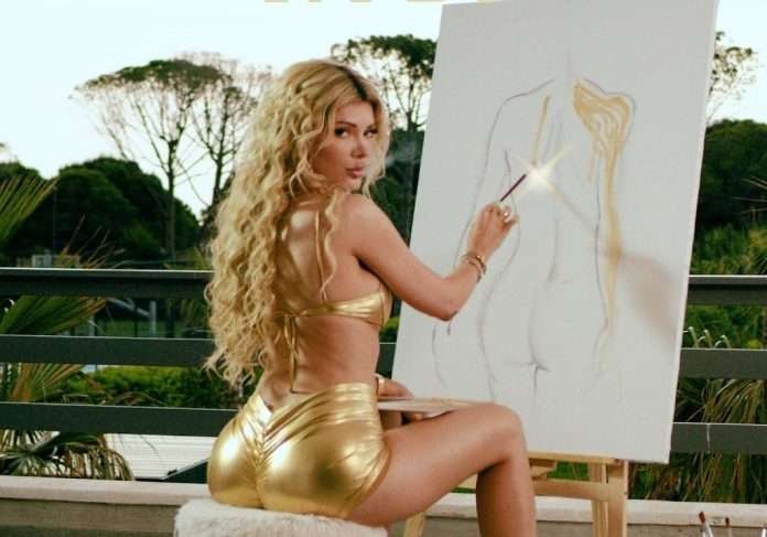  Era Istrefi shkëlqen me pamjen e saj në veshje glamuroze