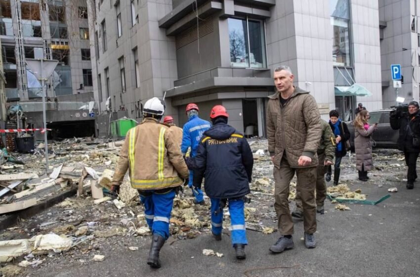 Bombardimet ruse, dëmtohet ambasada shqiptare në Kiev! Ministria: Brutale